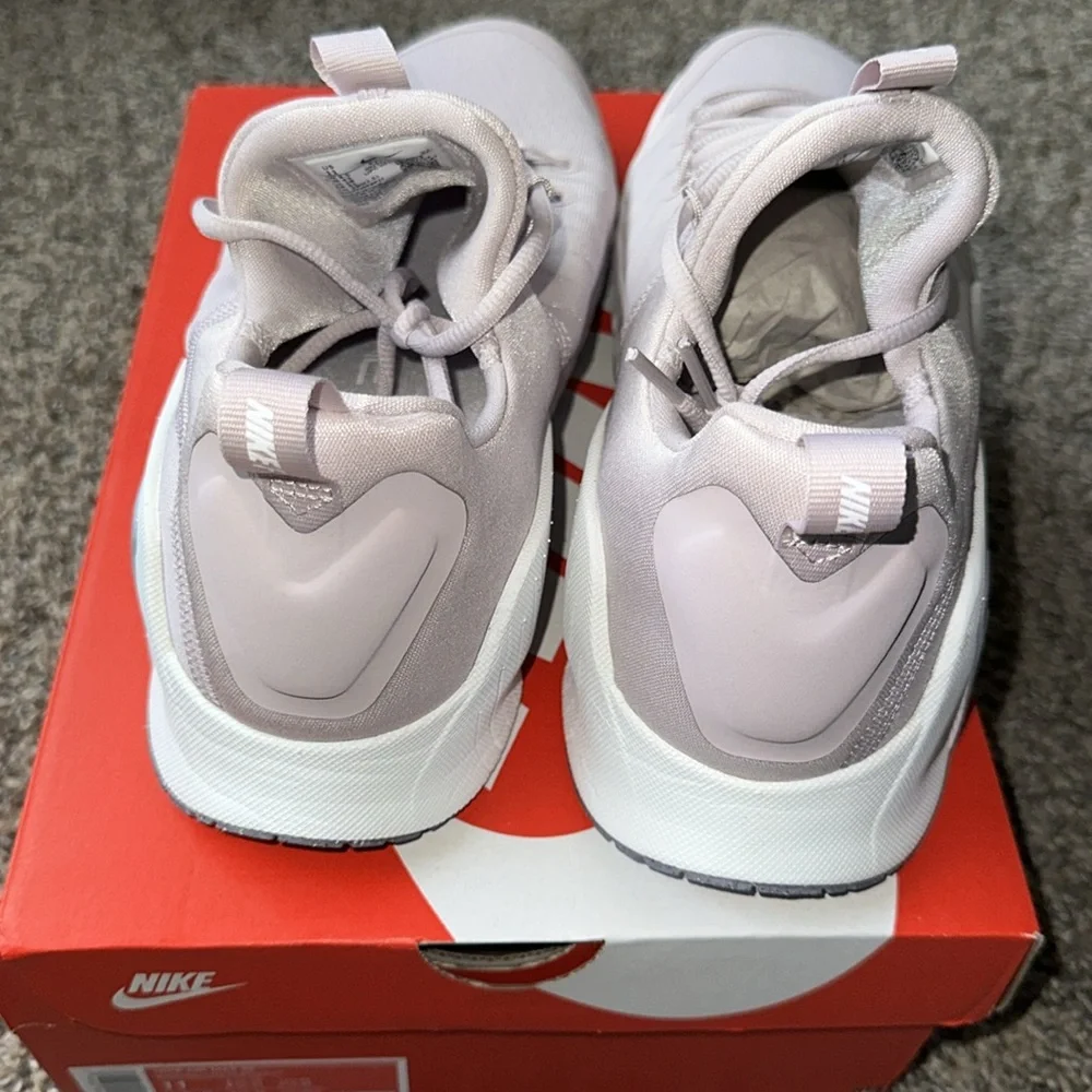 Nike step out